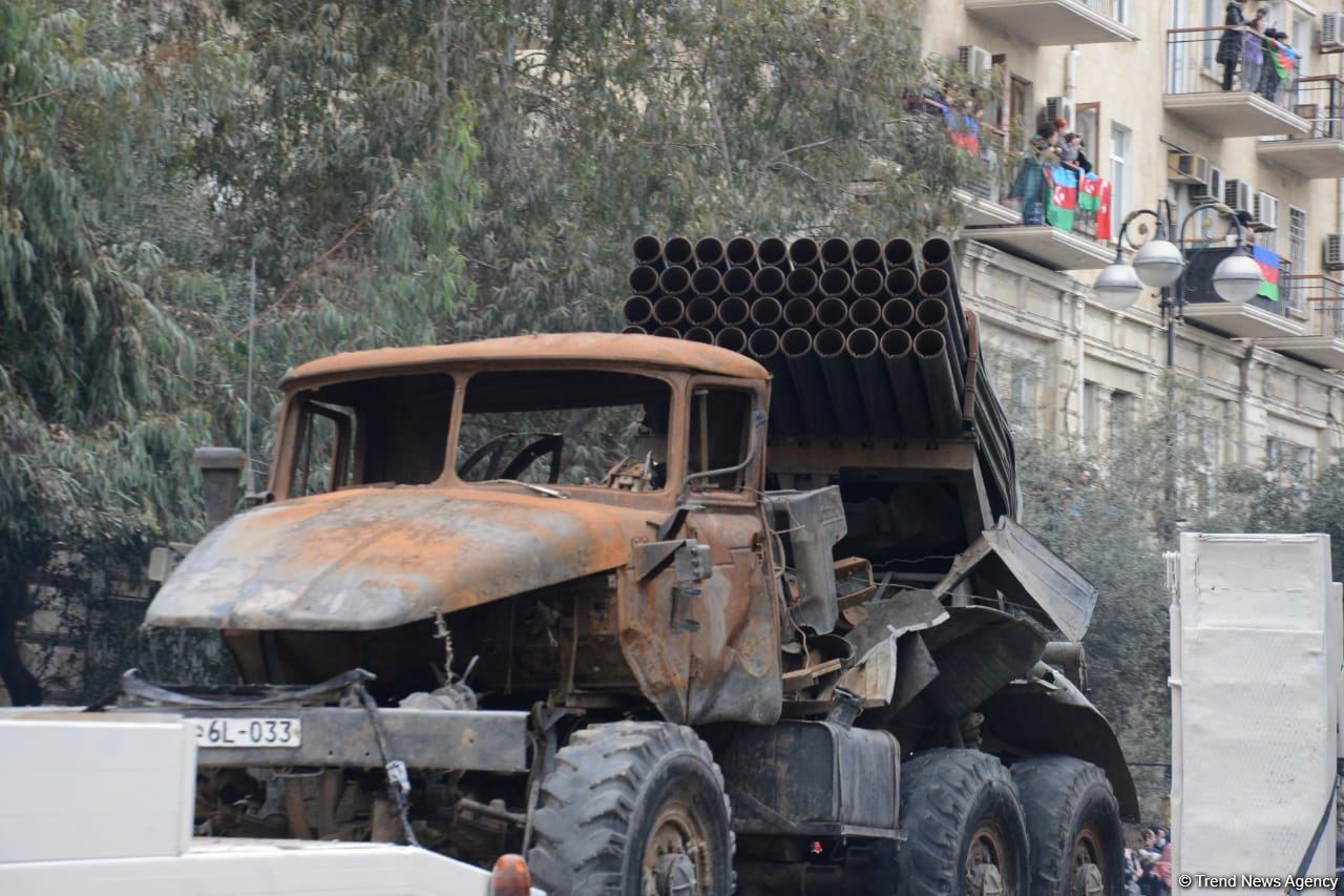 На параде Победы в Баку продемонстрирована часть военных трофеев (ФОТО/ВИДЕО)
