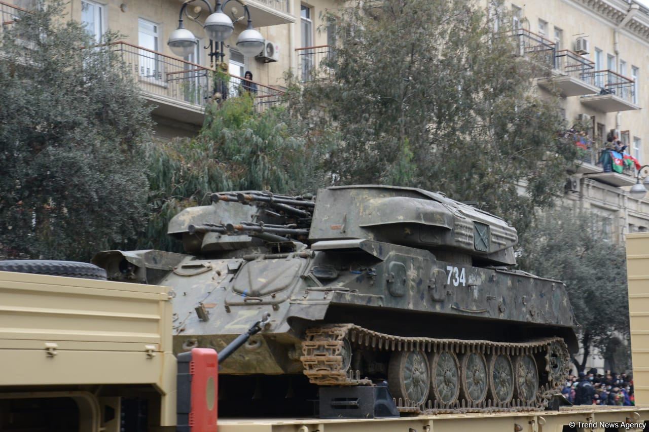 На параде Победы в Баку продемонстрирована часть военных трофеев (ФОТО/ВИДЕО)