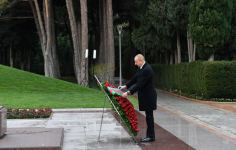 Президент Азербайджана Ильхам Алиев и Первая леди Мехрибан Алиева посетили могилу общенационального лидера Гейдара Алиева (ФОТО/ВИДЕО)