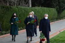 Общественность Азербайджана чтит память великого лидера Гейдара Алиева (ФОТО)