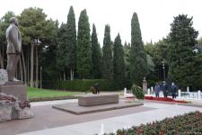 Общественность Азербайджана чтит память великого лидера Гейдара Алиева (ФОТО)