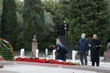 Общественность Азербайджана чтит память великого лидера Гейдара Алиева (ФОТО)