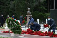 Общественность Азербайджана чтит память великого лидера Гейдара Алиева (ФОТО)