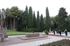 Общественность Азербайджана чтит память великого лидера Гейдара Алиева (ФОТО)