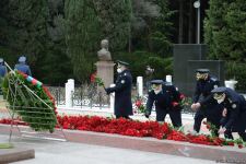 Общественность Азербайджана чтит память великого лидера Гейдара Алиева (ФОТО)