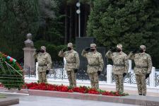 Общественность Азербайджана чтит память великого лидера Гейдара Алиева (ФОТО)