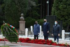 Общественность Азербайджана чтит память великого лидера Гейдара Алиева (ФОТО)