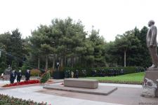 Общественность Азербайджана чтит память великого лидера Гейдара Алиева (ФОТО)