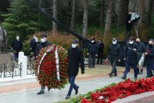 Общественность Азербайджана чтит память великого лидера Гейдара Алиева (ФОТО)