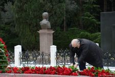 Общественность Азербайджана чтит память великого лидера Гейдара Алиева (ФОТО)