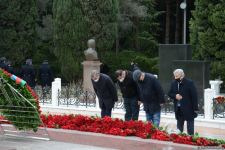 Общественность Азербайджана чтит память великого лидера Гейдара Алиева (ФОТО)