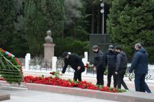 Общественность Азербайджана чтит память великого лидера Гейдара Алиева (ФОТО)