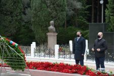 Общественность Азербайджана чтит память великого лидера Гейдара Алиева (ФОТО)