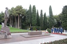 Общественность Азербайджана чтит память великого лидера Гейдара Алиева (ФОТО)