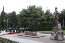 Общественность Азербайджана чтит память великого лидера Гейдара Алиева (ФОТО)