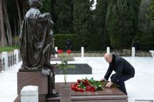 Общественность Азербайджана чтит память великого лидера Гейдара Алиева (ФОТО)