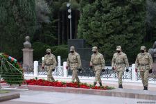 Общественность Азербайджана чтит память великого лидера Гейдара Алиева (ФОТО)