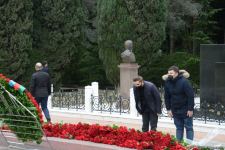 Общественность Азербайджана чтит память великого лидера Гейдара Алиева (ФОТО)