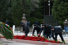 Общественность Азербайджана чтит память великого лидера Гейдара Алиева (ФОТО)