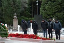 Общественность Азербайджана чтит память великого лидера Гейдара Алиева (ФОТО)