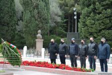 Общественность Азербайджана чтит память великого лидера Гейдара Алиева (ФОТО)