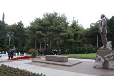 Общественность Азербайджана чтит память великого лидера Гейдара Алиева (ФОТО)