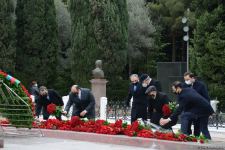 Общественность Азербайджана чтит память великого лидера Гейдара Алиева (ФОТО)