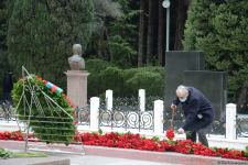 Общественность Азербайджана чтит память великого лидера Гейдара Алиева (ФОТО)