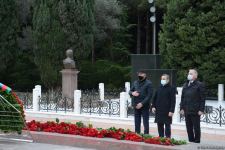 Общественность Азербайджана чтит память великого лидера Гейдара Алиева (ФОТО)