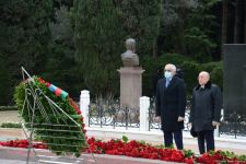 Общественность Азербайджана чтит память великого лидера Гейдара Алиева (ФОТО)