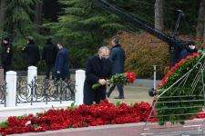 Общественность Азербайджана чтит память великого лидера Гейдара Алиева (ФОТО)