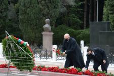Общественность Азербайджана чтит память великого лидера Гейдара Алиева (ФОТО)