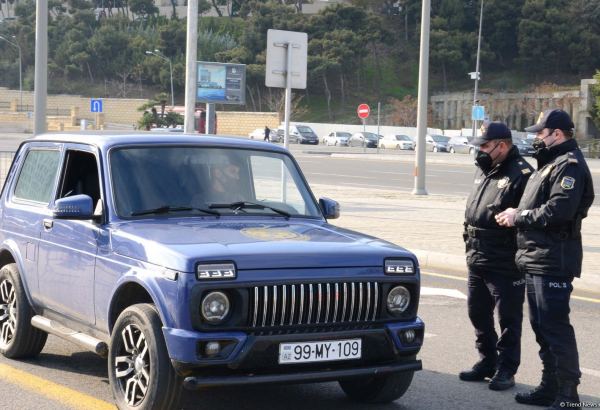 В Азербайджане в выходные с карантинных постов были возвращены 4 тыс. автомобилей