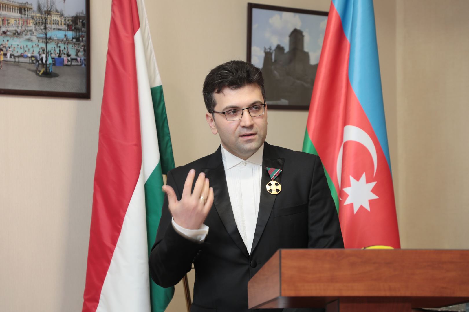 Эйюбу Гулиеву вручен  "Золотой крест" Венгрии (ФОТО)