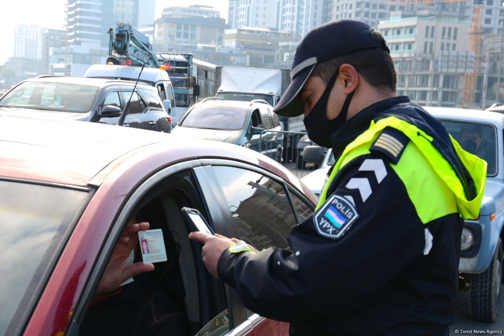 Первый день ужесточенного карантинного режима в Баку (ФОТО)