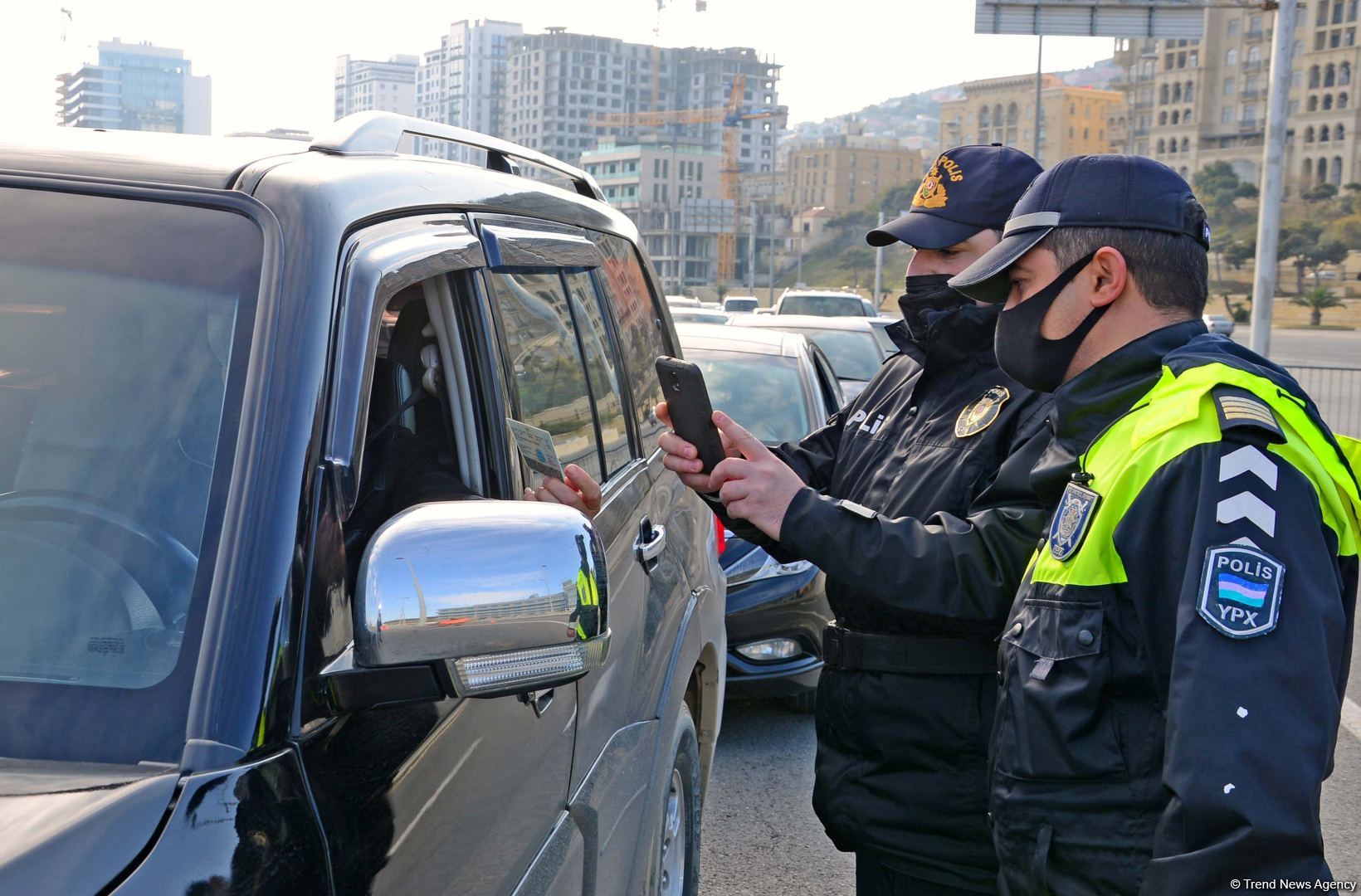 Первый день ужесточенного карантинного режима в Баку (ФОТО)