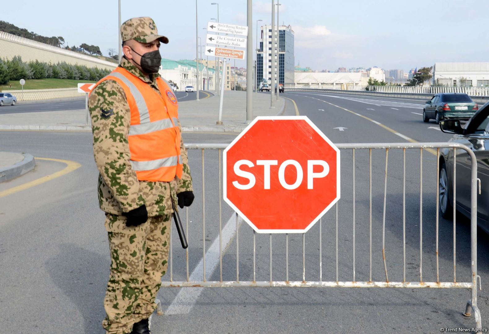 Первый день ужесточенного карантинного режима в Баку (ФОТО)