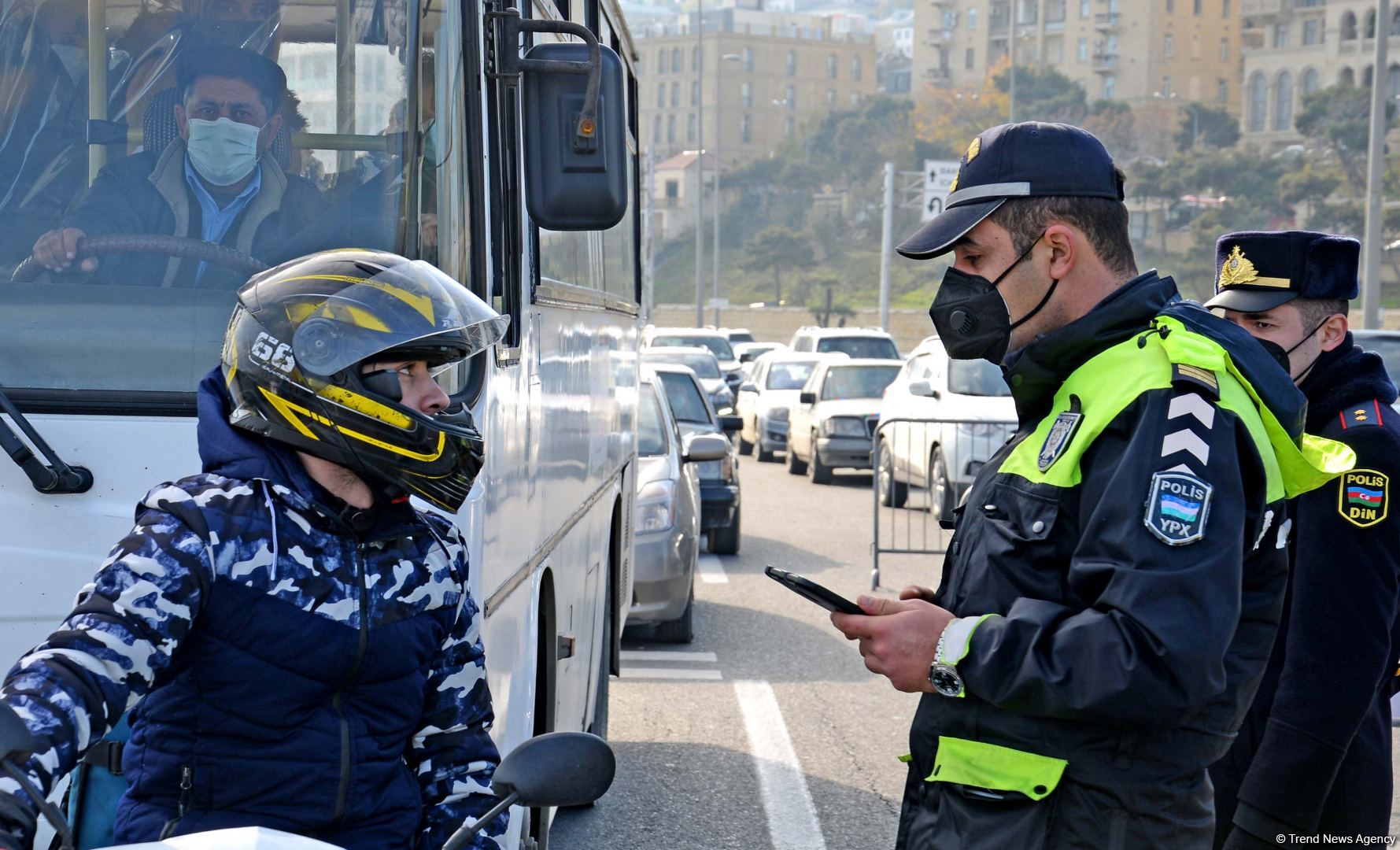 Первый день ужесточенного карантинного режима в Баку (ФОТО)