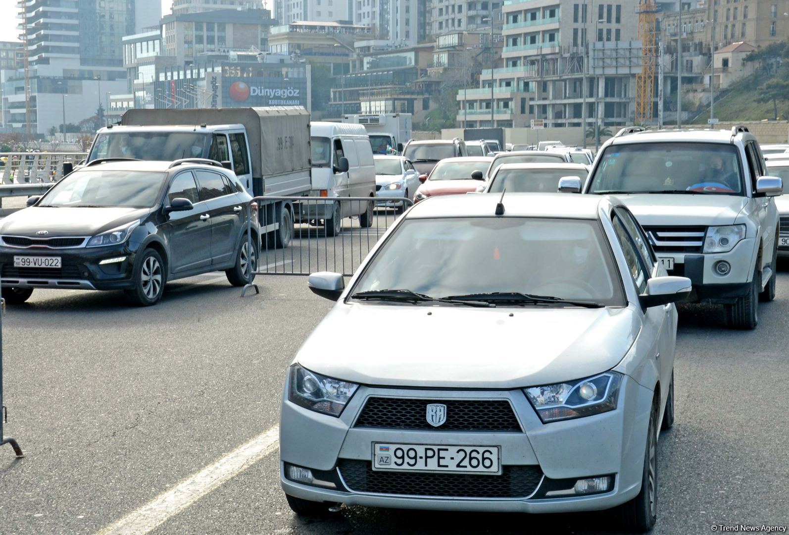 Первый день ужесточенного карантинного режима в Баку (ФОТО)