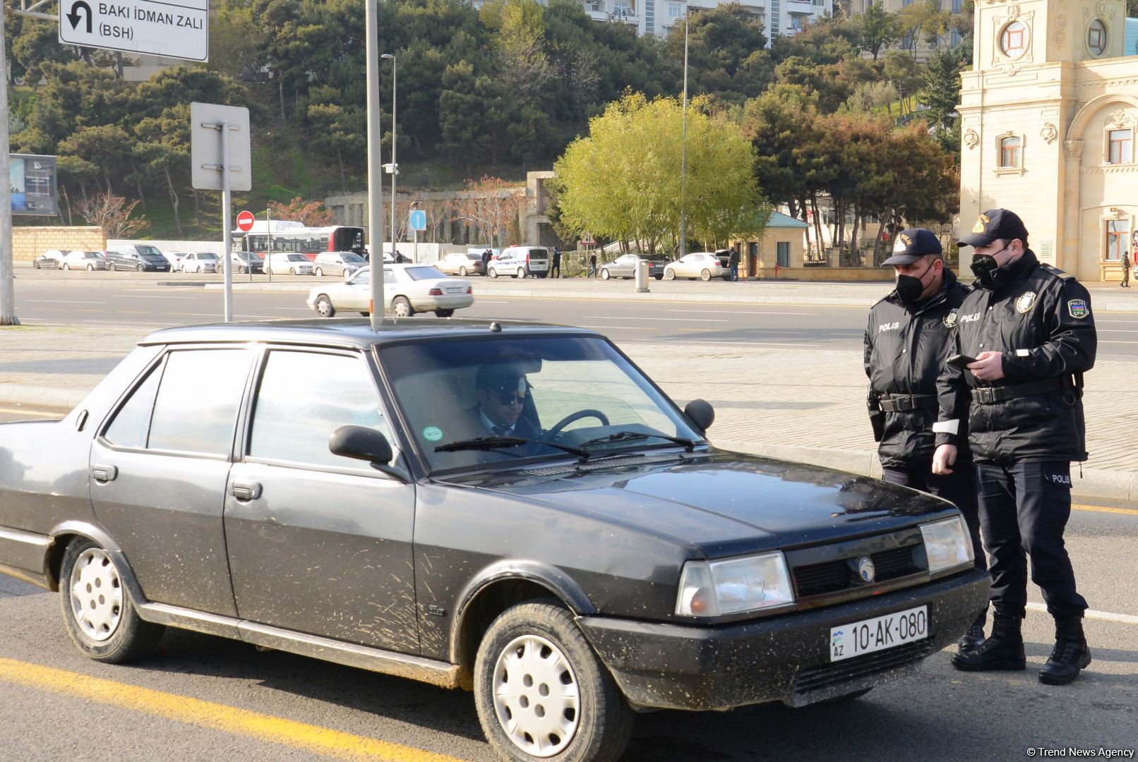 Первый день ужесточенного карантинного режима в Баку (ФОТО)