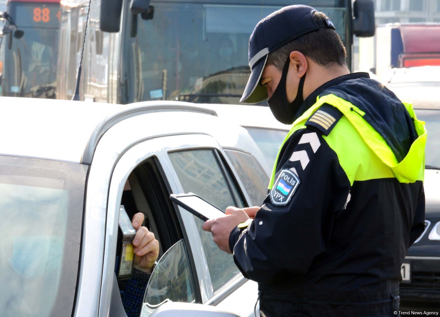 Первый день ужесточенного карантинного режима в Баку (ФОТО)