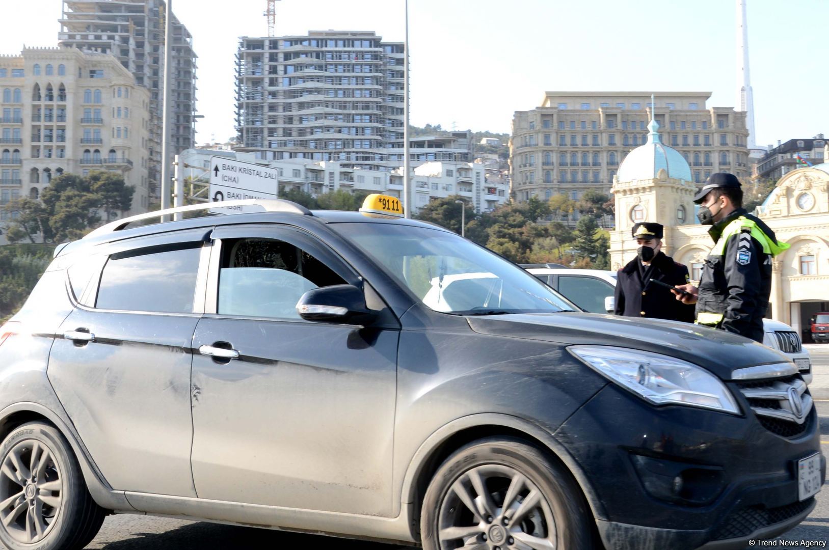 Первый день ужесточенного карантинного режима в Баку (ФОТО)
