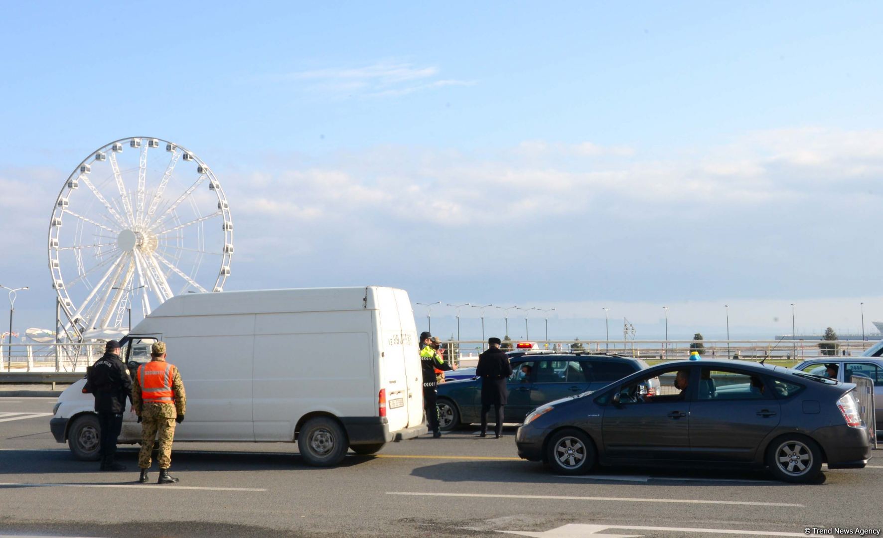 Первый день ужесточенного карантинного режима в Баку (ФОТО)