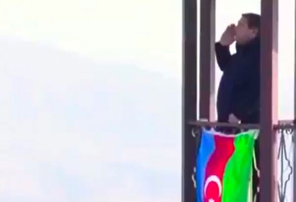 Исполнители мугама Тайяр Байрамов и Миралам Мираламов исполнили азан с минаретов мечети Шуша (ВИДЕО)