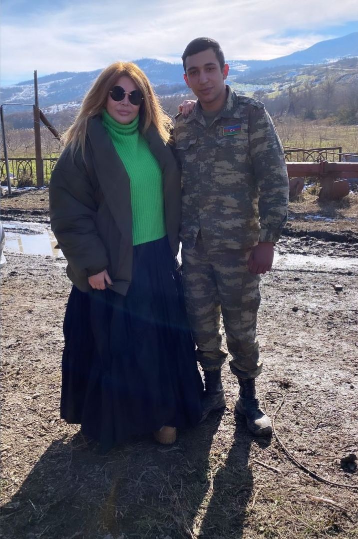 Народная артистка Айгюн Кязымова и азербайджанские солдаты передают привет из города Шуша (ВИДЕО/ФОТО)
