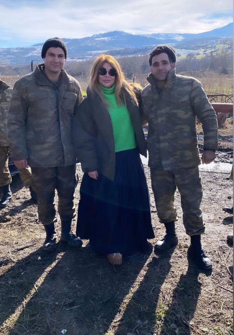 Народная артистка Айгюн Кязымова и азербайджанские солдаты передают привет из города Шуша (ВИДЕО/ФОТО)