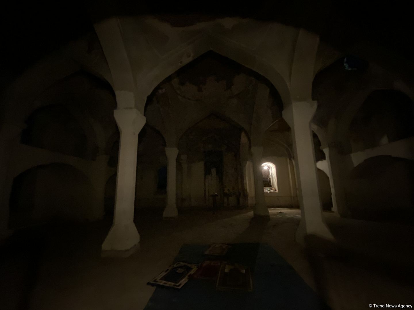 Ночной вид на Агдамскую Джума-мечеть  (ФОТО)