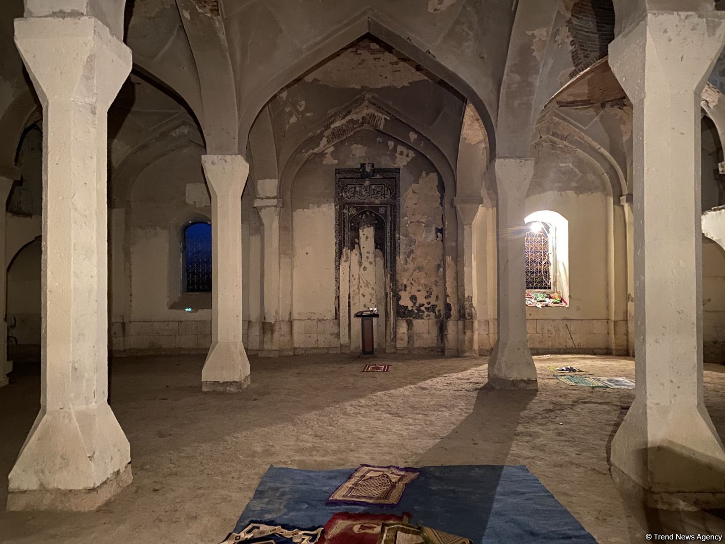 Ночной вид на Агдамскую Джума-мечеть  (ФОТО)