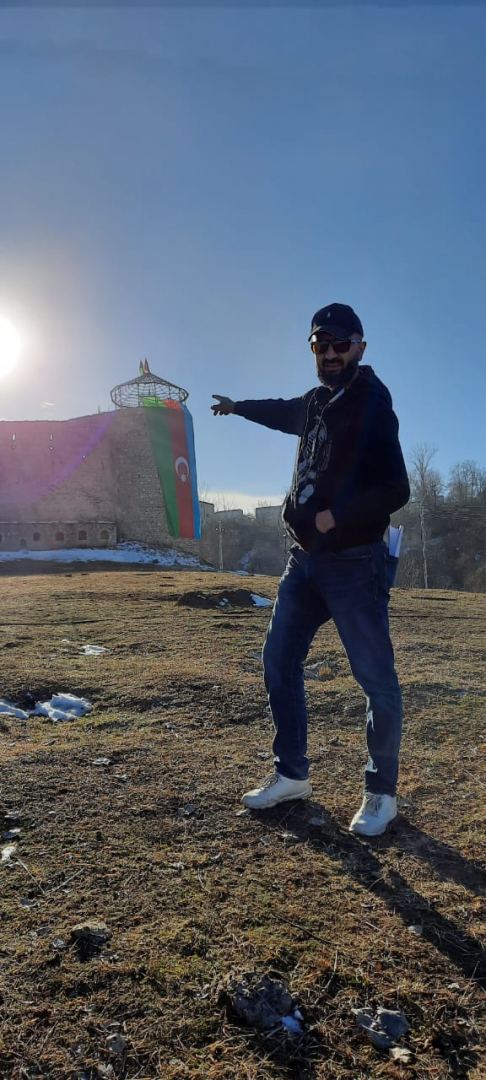 Известный азербайджанский радиоведущий вернулся в отчий дом в Шуше спустя 29 лет (ФОТО/ВИДЕО)