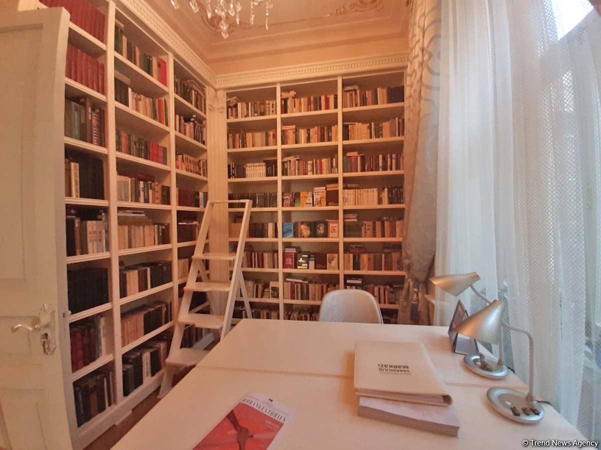 Дух аристократии в Баку! Путешествие в удивительный мир Максуда Ибрагимбекова – книги, коллекция оружия и картин…(ФОТО)